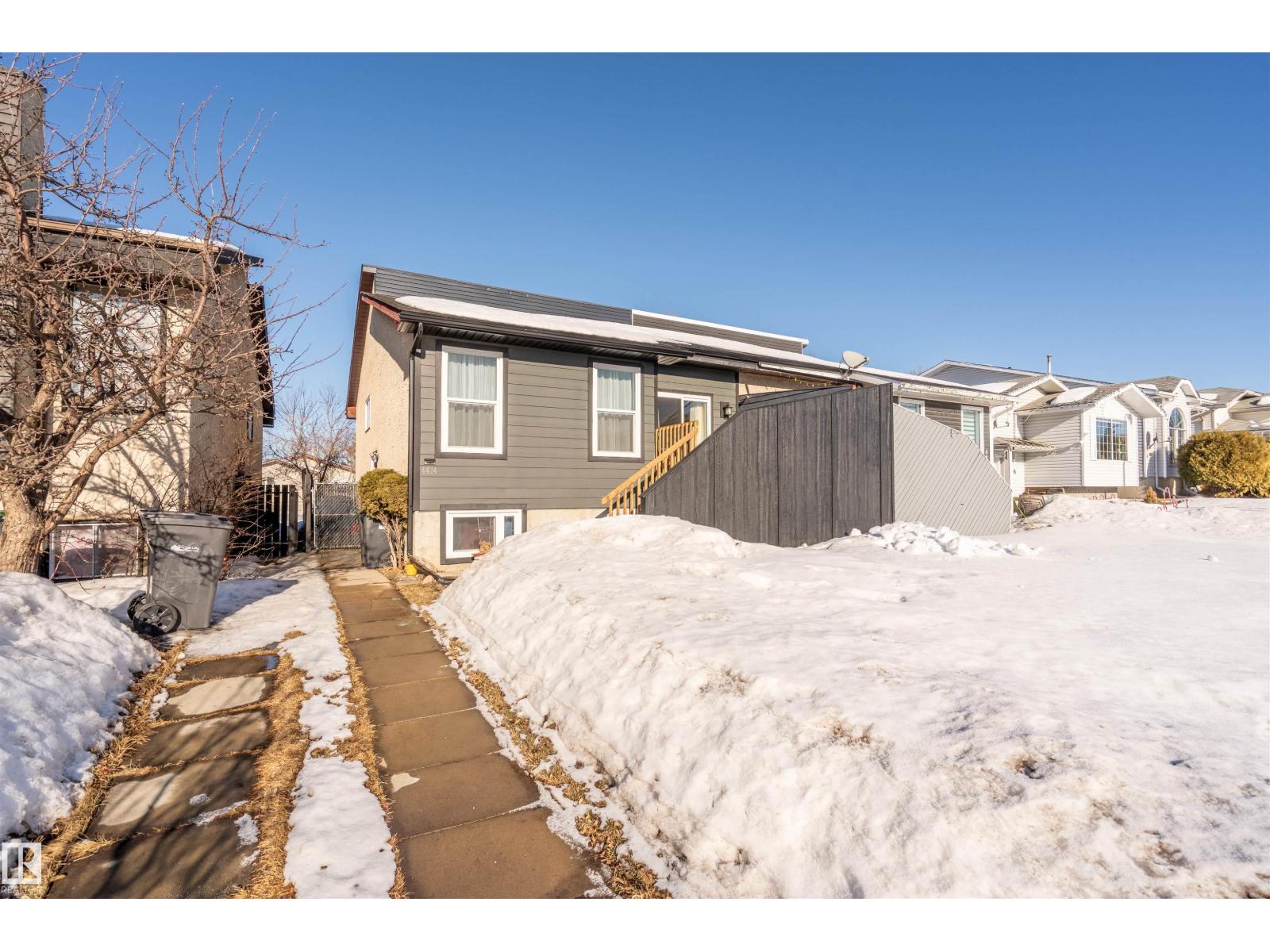4414 50 AV — photo 26