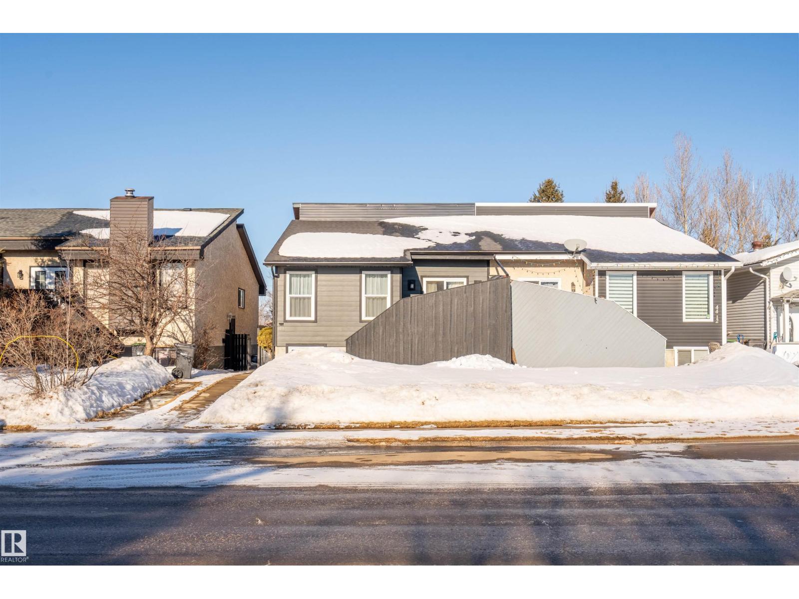 4414 50 AV — photo 27
