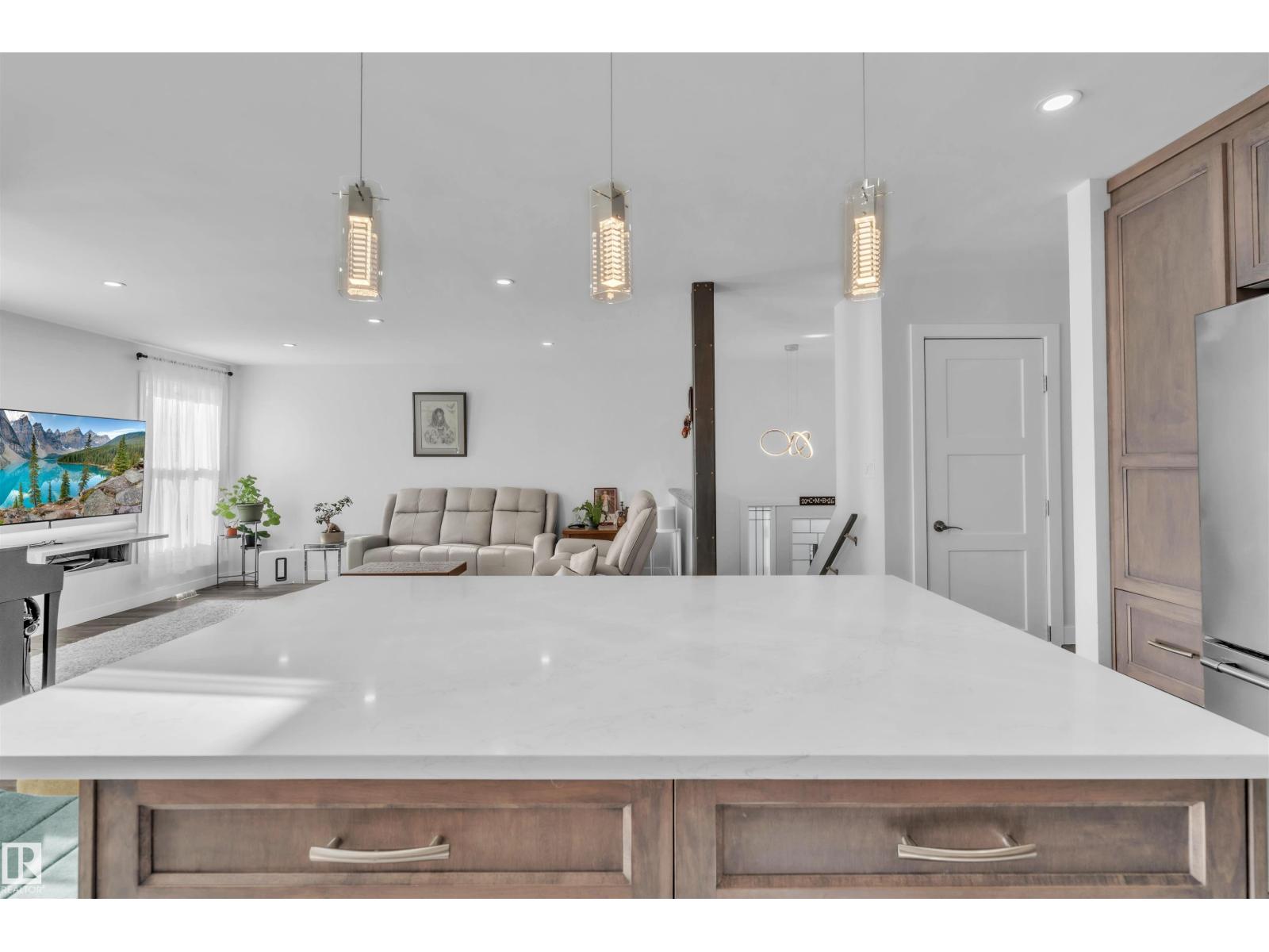 4414 50 AV — photo 5