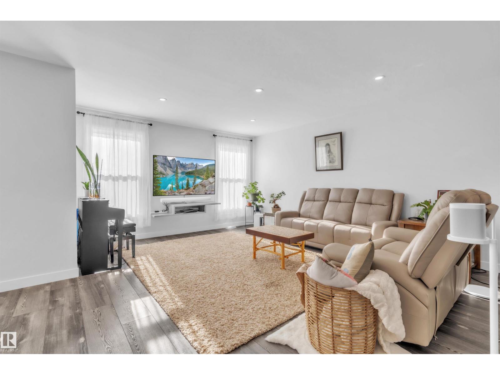 4414 50 AV — photo 7