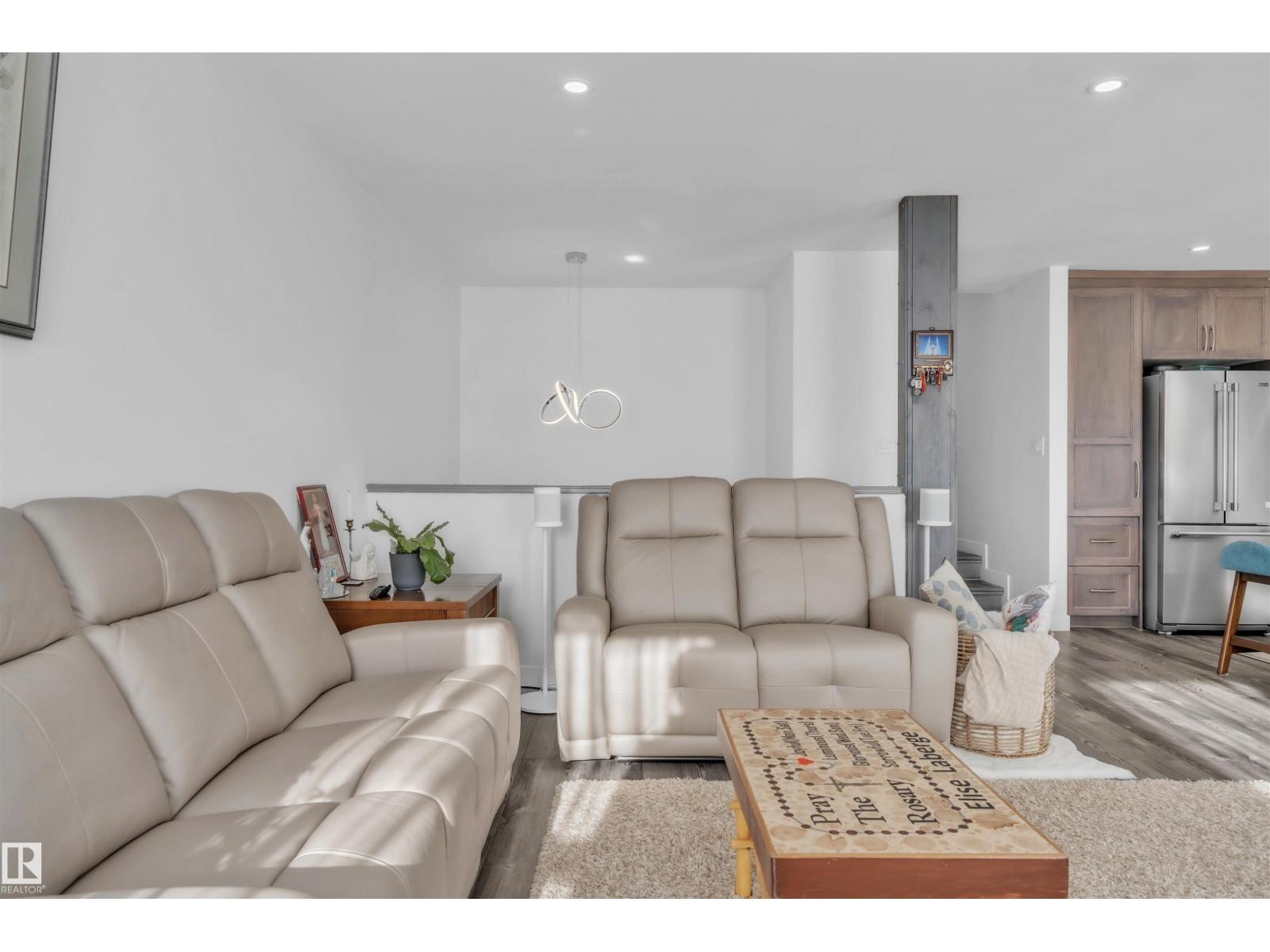 4414 50 AV — photo 8