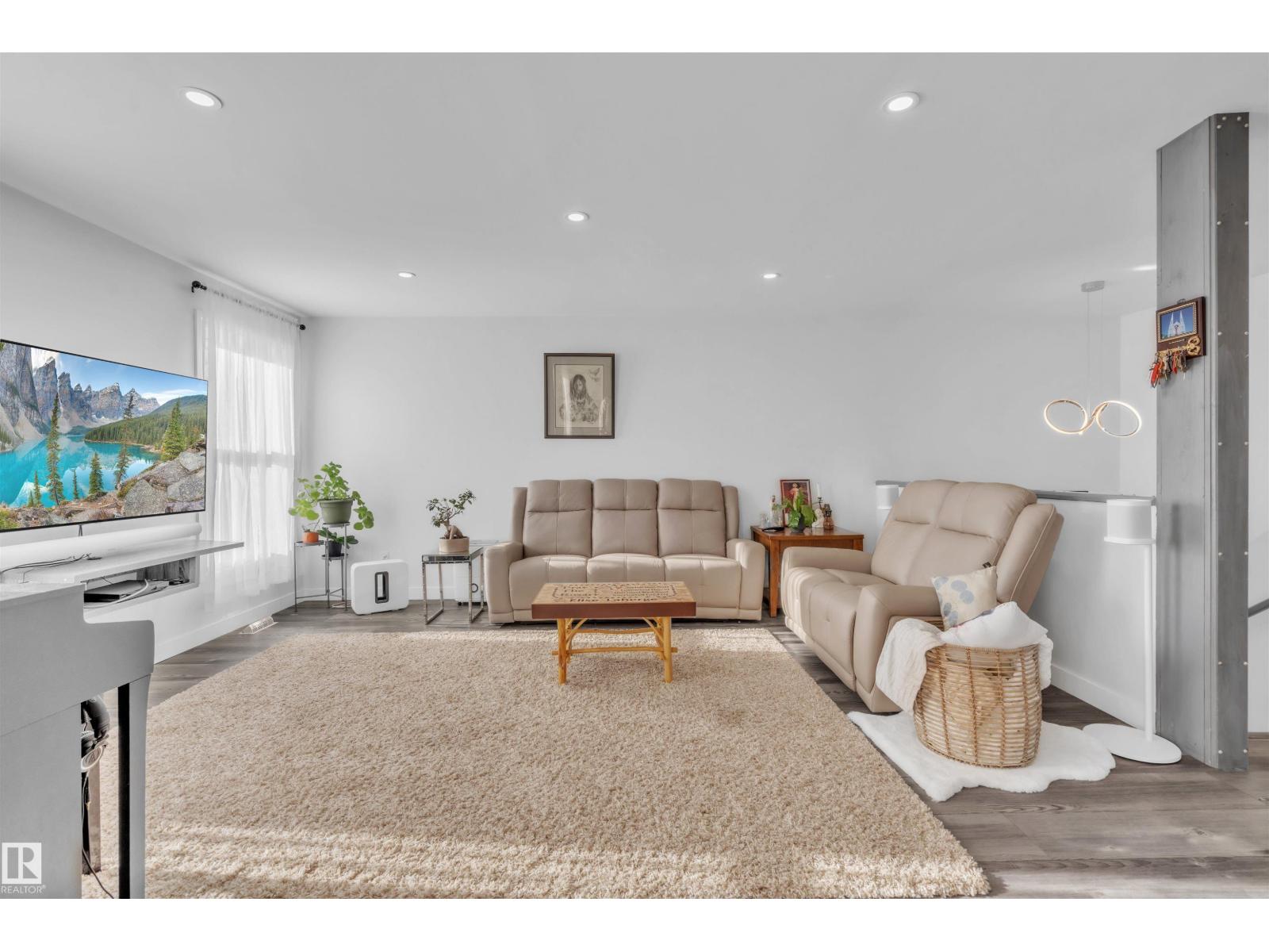 4414 50 AV — photo 9