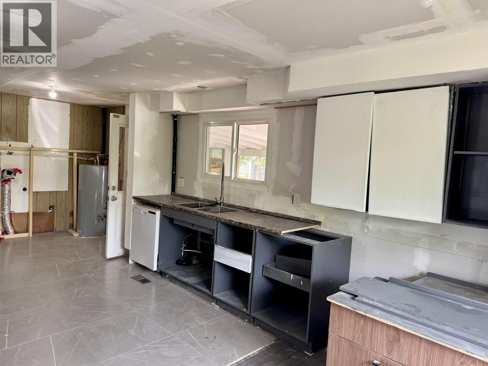 204 3RD AVENUE, Fort St. James