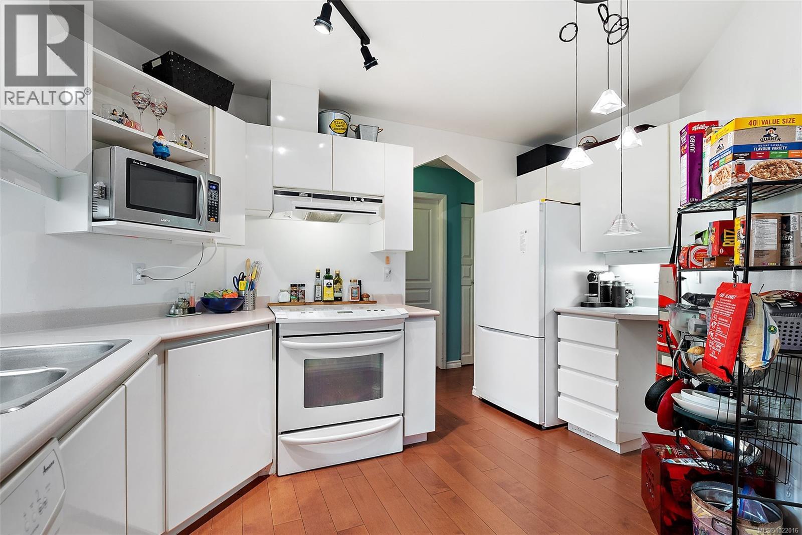 302 935 Johnson St - Photo 5 of 19, Victoria, British Columbia