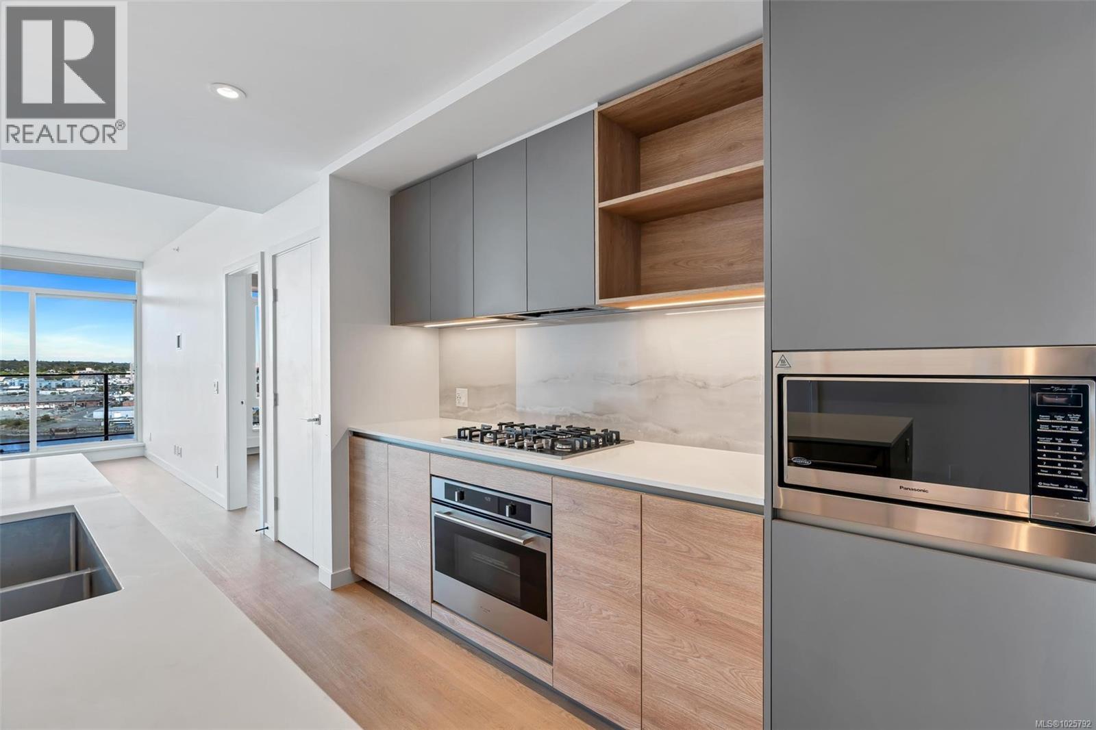 1208 363 Tyee Road, Victoria