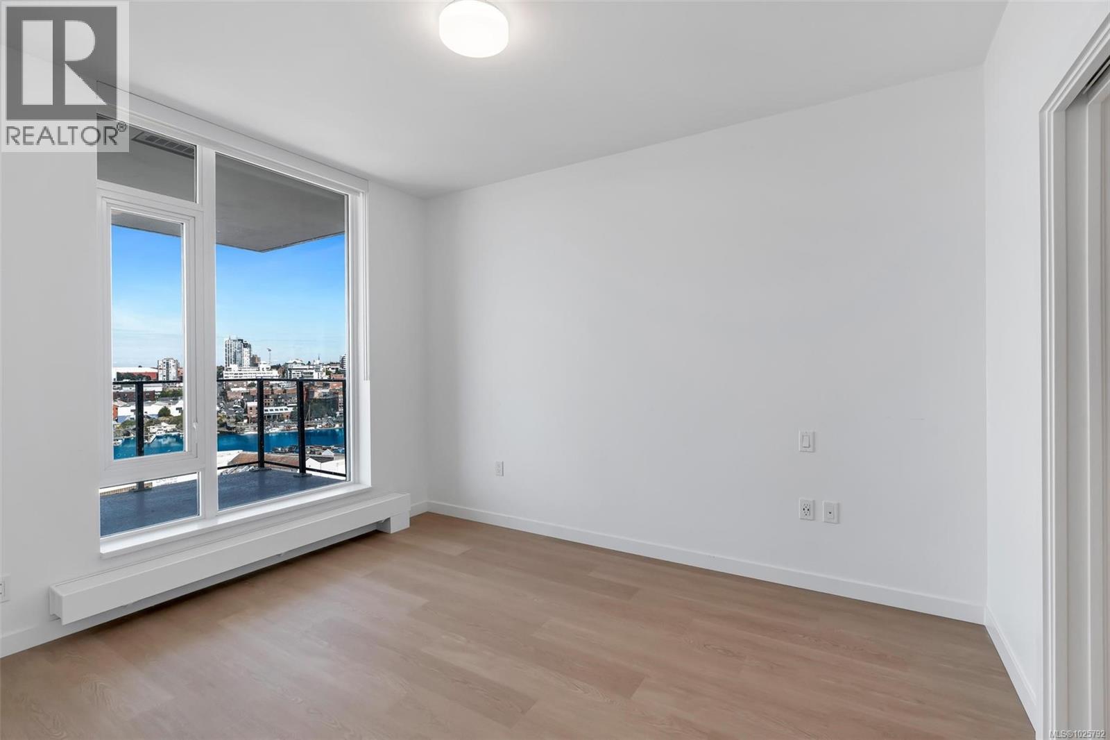 1208 363 Tyee Road, Victoria