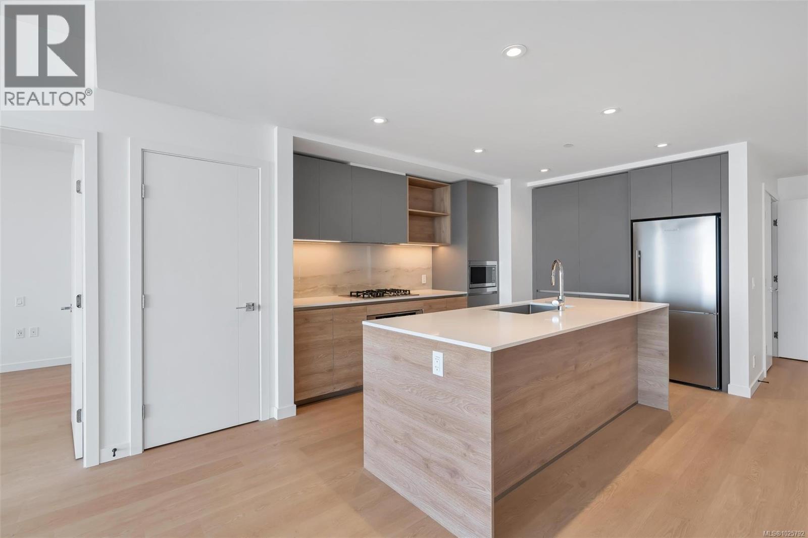 1208 363 Tyee Road, Victoria