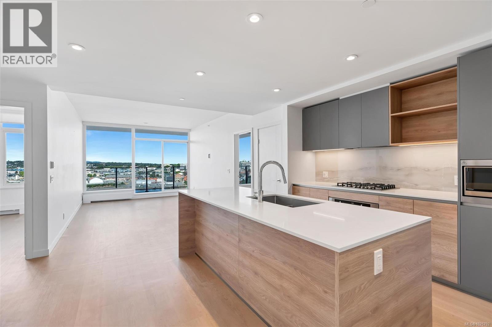 1208 363 Tyee Road, Victoria