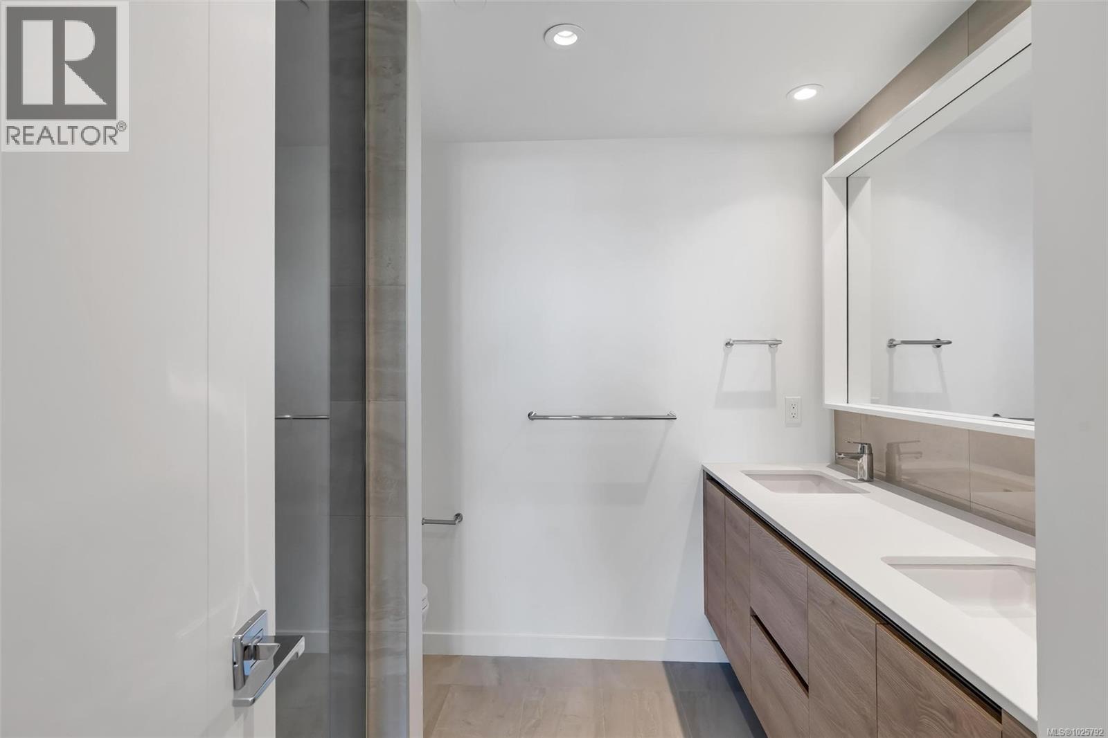 1208 363 Tyee Road, Victoria