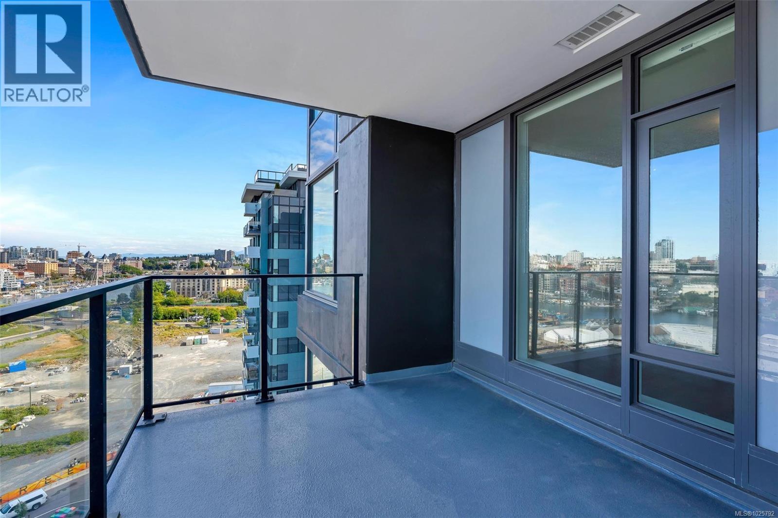 1208 363 Tyee Road, Victoria