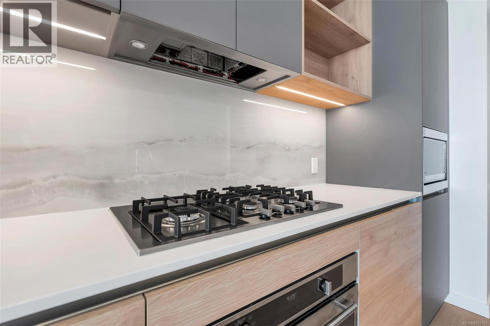 1208 363 Tyee Road, Victoria