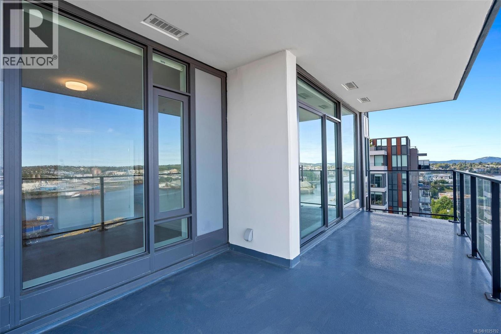 1208 363 Tyee Road, Victoria