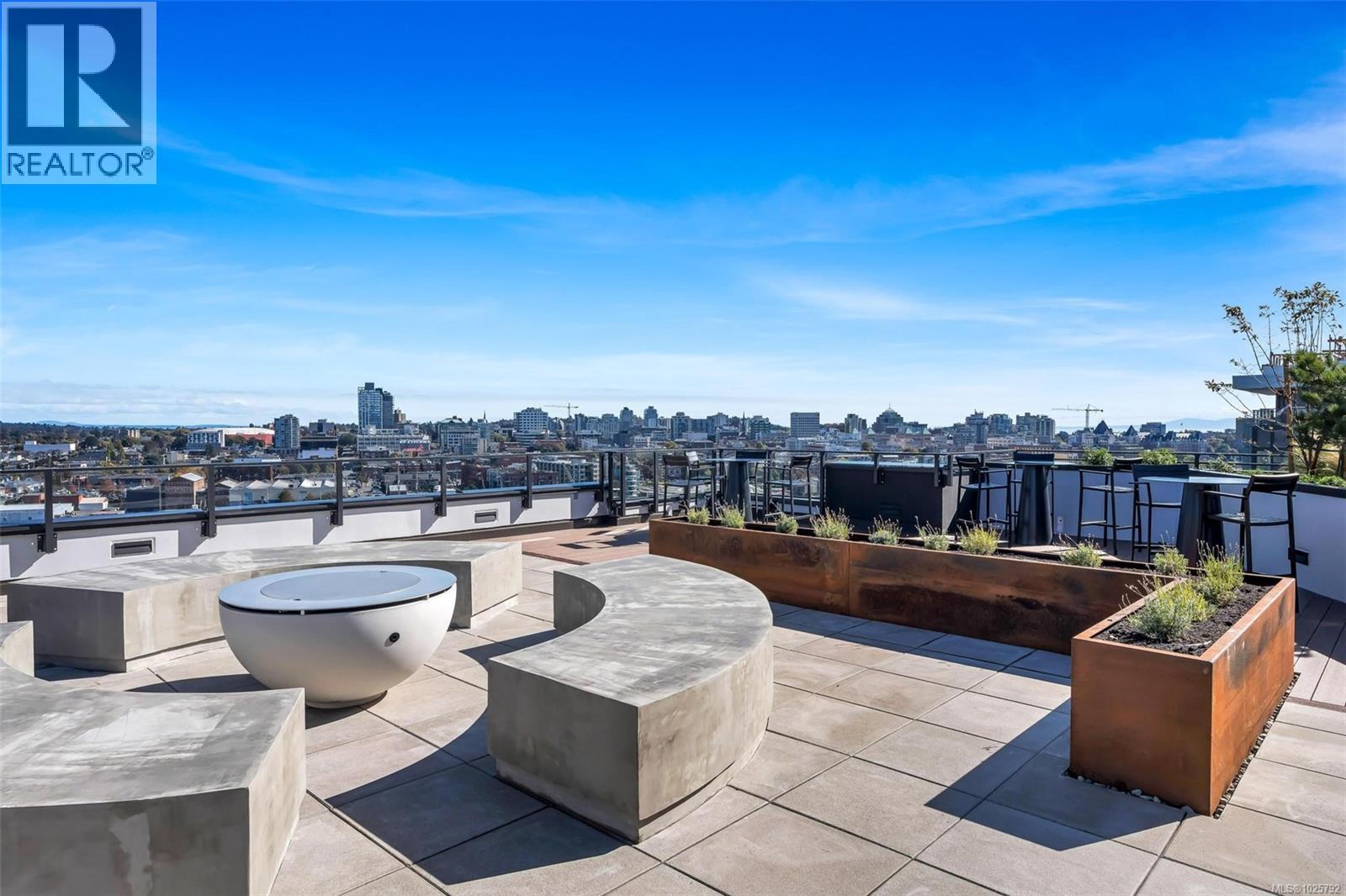 1208 363 Tyee Road, Victoria