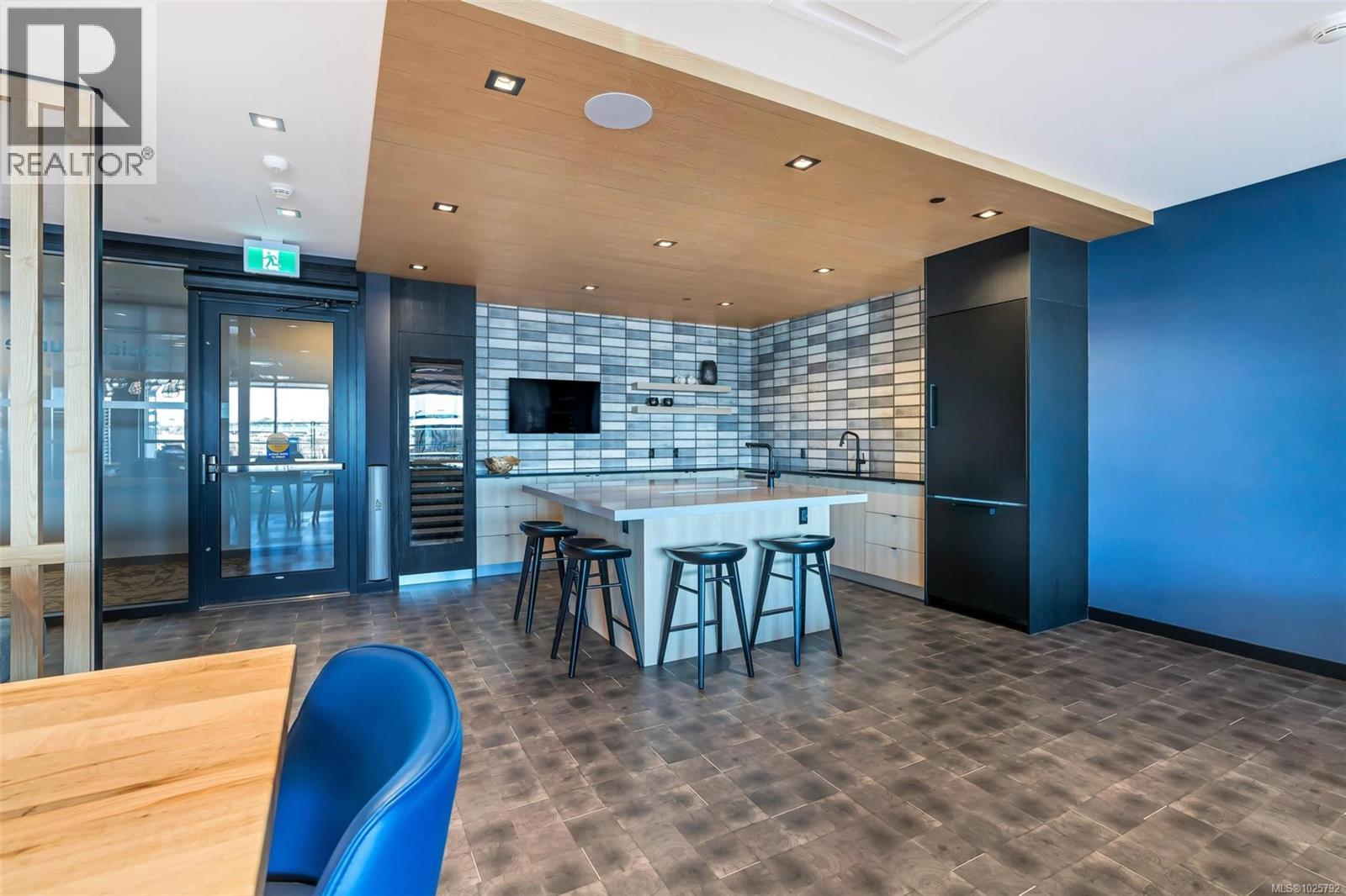 1208 363 Tyee Road, Victoria