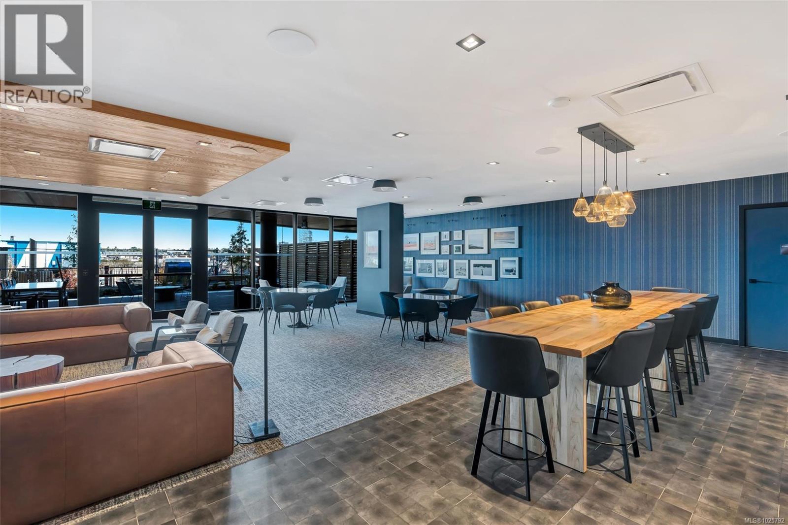 1208 363 Tyee Road, Victoria