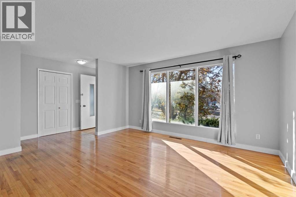 Single Family House Bungalow for Sale in   Avenue SW Glamorgan Calgary 