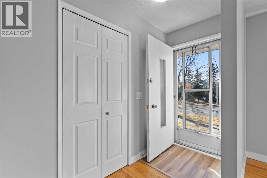 Single Family House Bungalow for Sale in   Avenue SW Glamorgan Calgary 