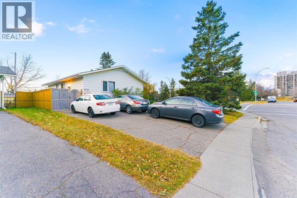 Single Family House Bungalow for Sale in   Avenue SW Glamorgan Calgary 