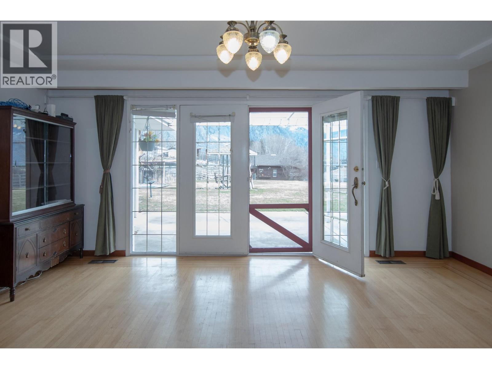 2737 Upper Bench Road, Keremeos