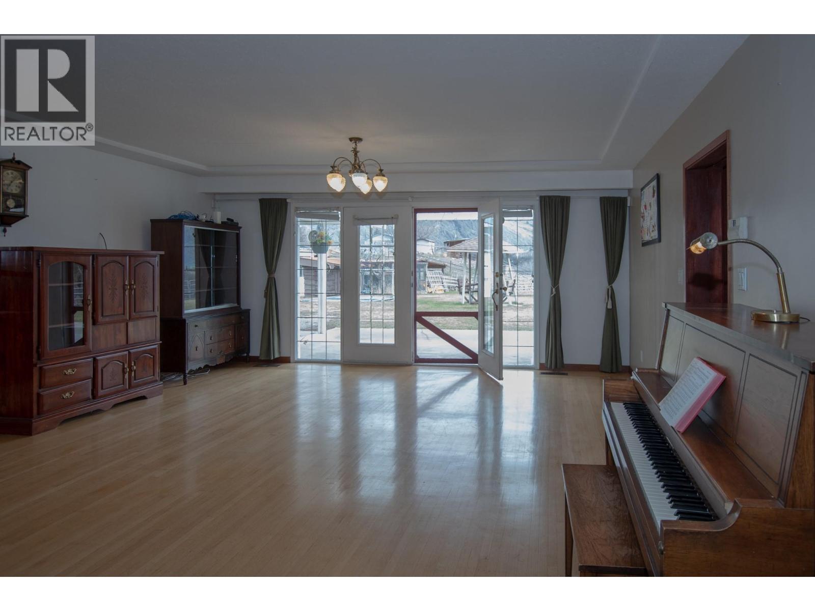 2737 Upper Bench Road, Keremeos