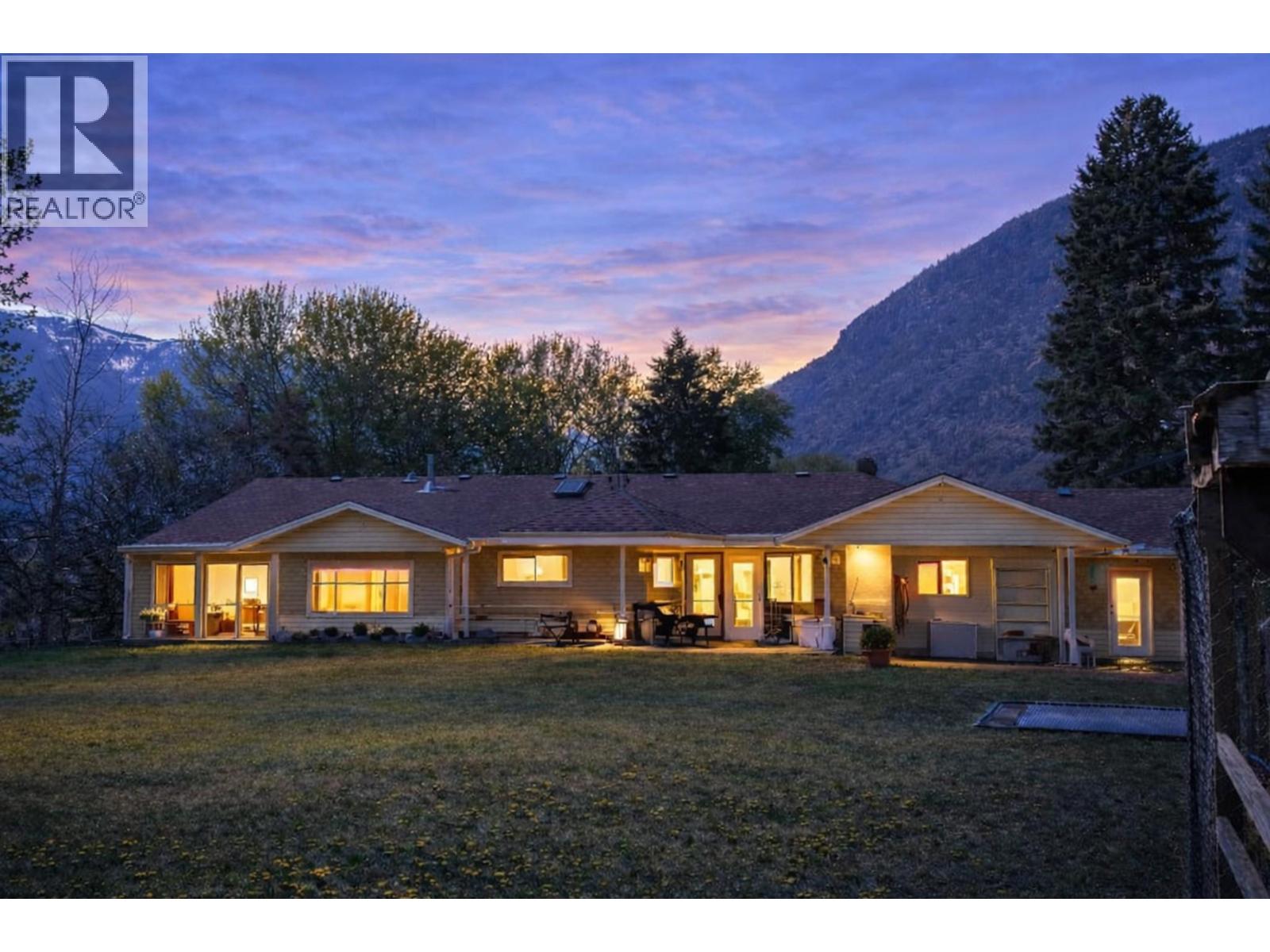 2737 Upper Bench Road, Keremeos