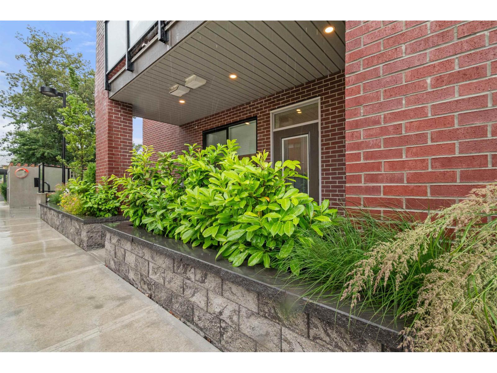 103 45511 CAMPUS DRIVE, Garrison Crossing, Chilliwack