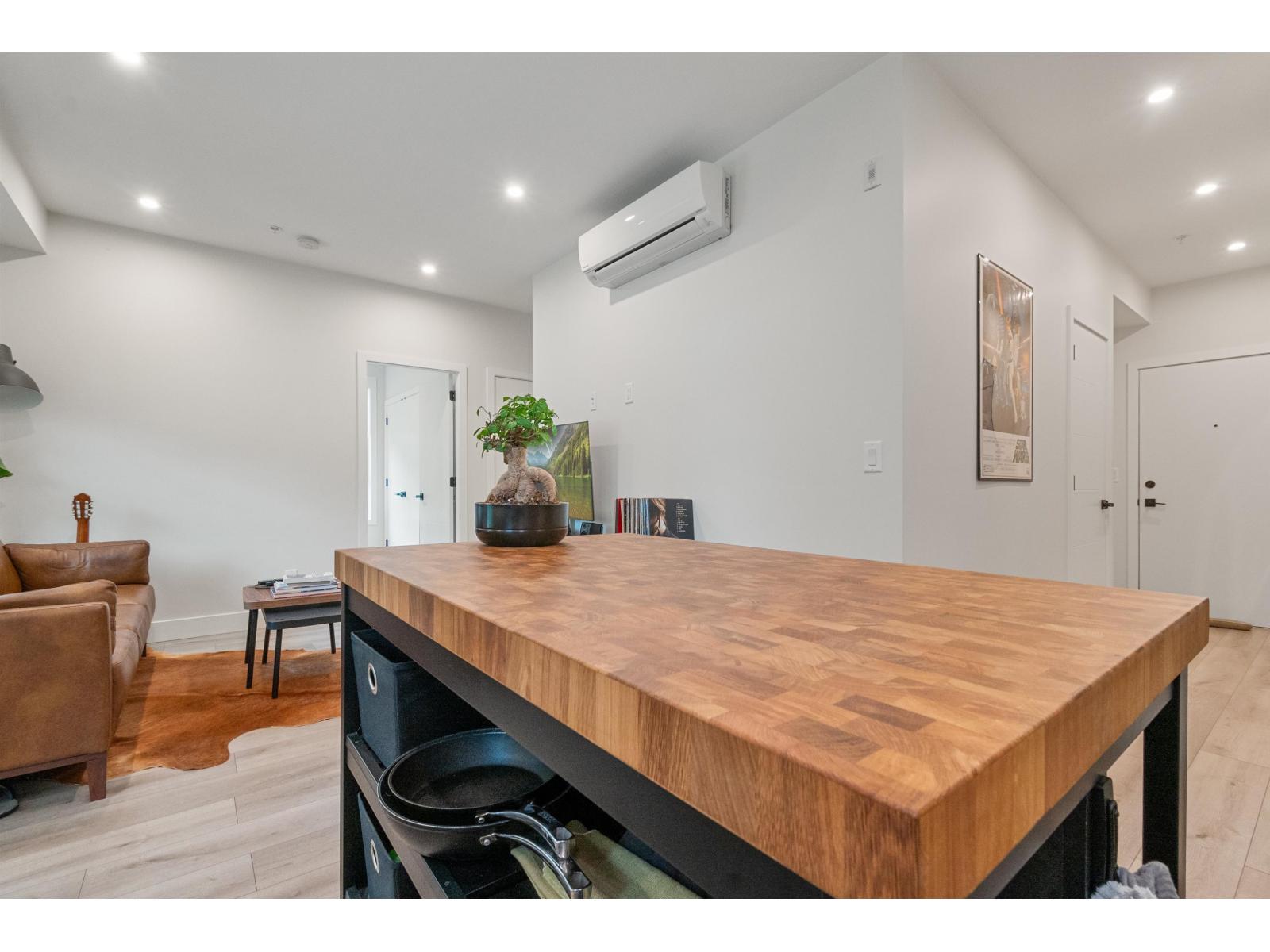 103 45511 CAMPUS DRIVE, Garrison Crossing, Chilliwack