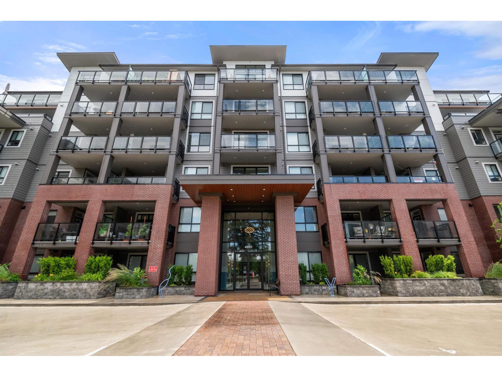 103 45511 CAMPUS DRIVE, Garrison Crossing, Chilliwack