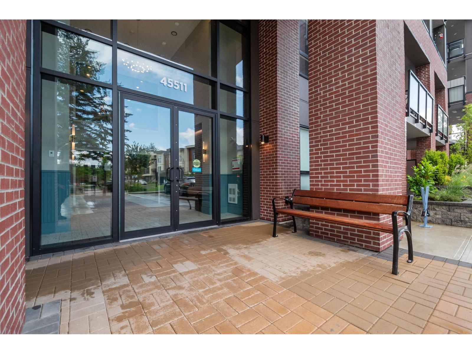 103 45511 CAMPUS DRIVE, Garrison Crossing, Chilliwack