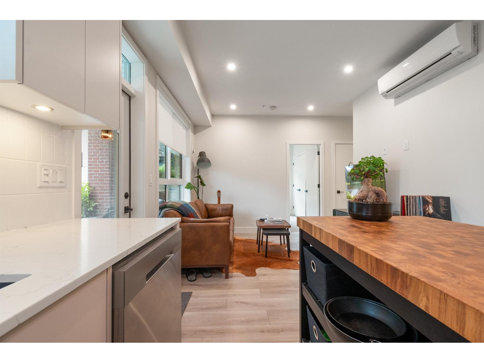 103 45511 CAMPUS DRIVE, Garrison Crossing, Chilliwack