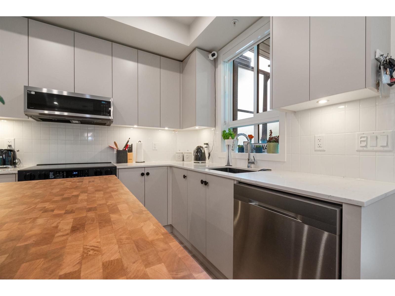 103 45511 CAMPUS DRIVE, Garrison Crossing, Chilliwack