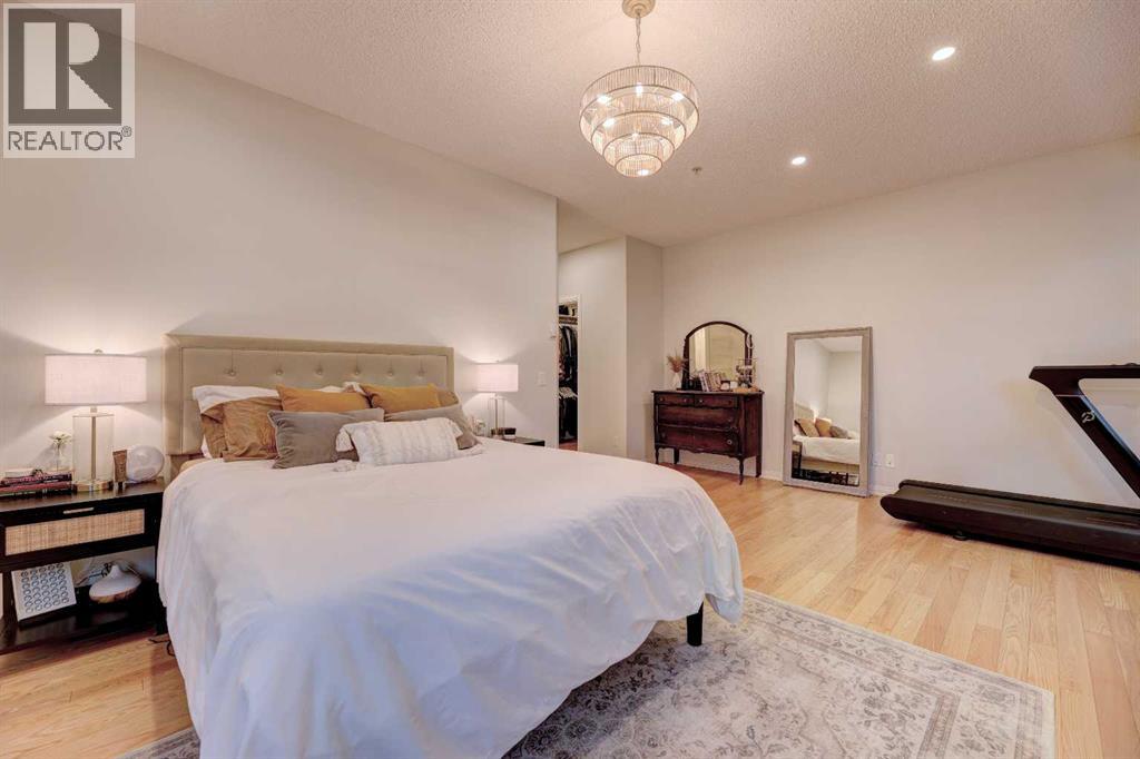 Single Family House Multi-level for Sale in    Avenue SW Beltline Calgary 