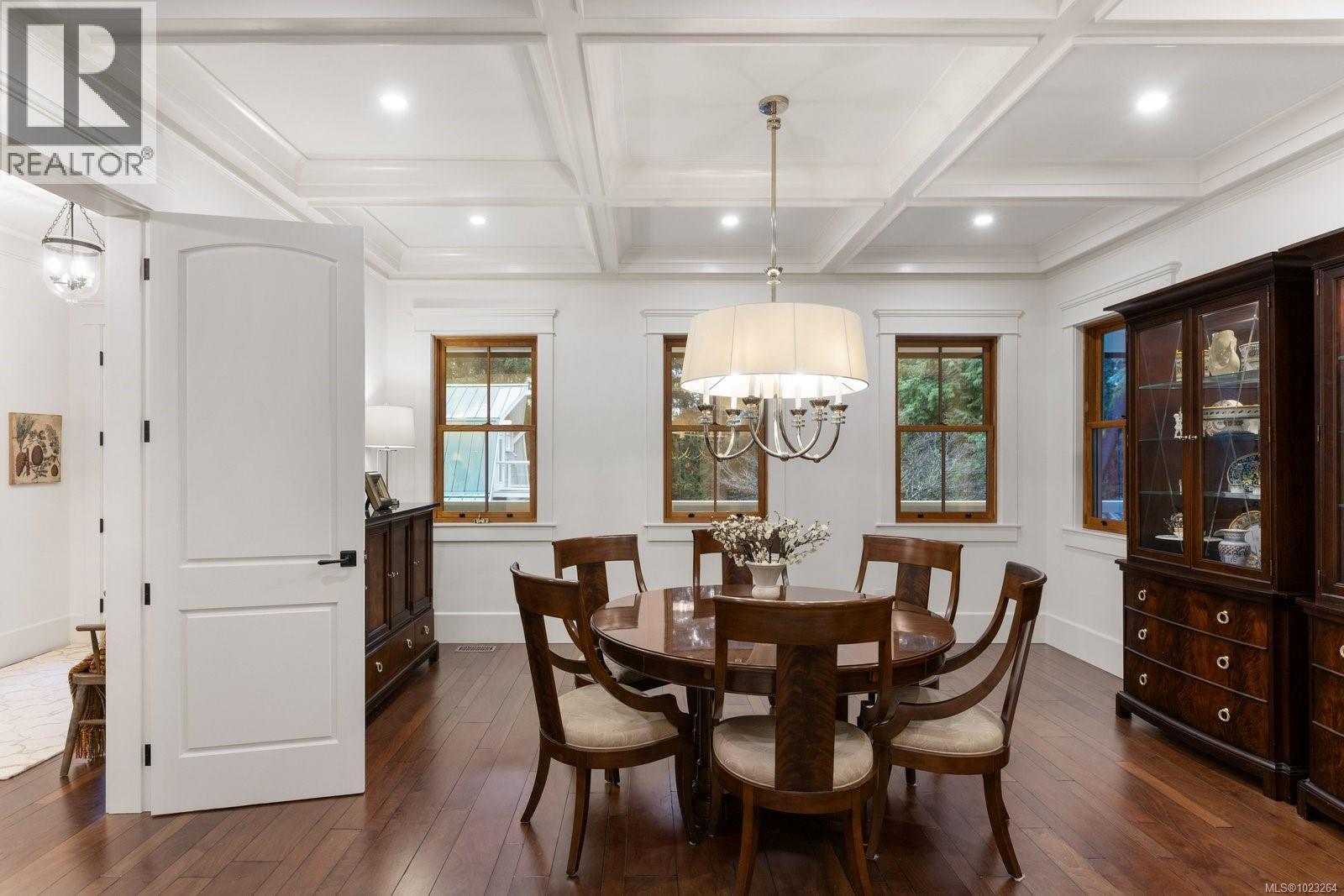  643 Southwood Drive, Highlands