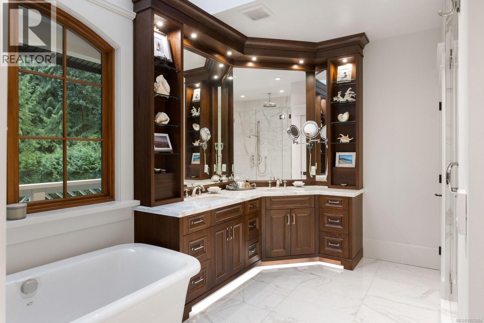  643 Southwood Drive, Highlands