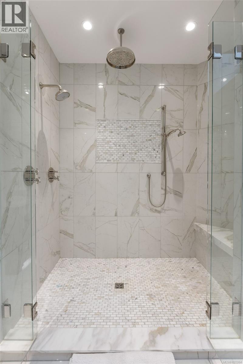  643 Southwood Drive, Highlands