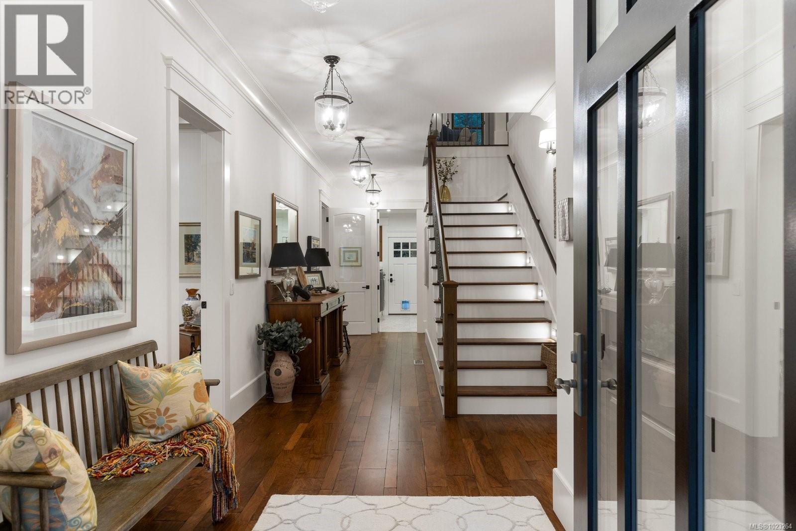  643 Southwood Drive, Highlands