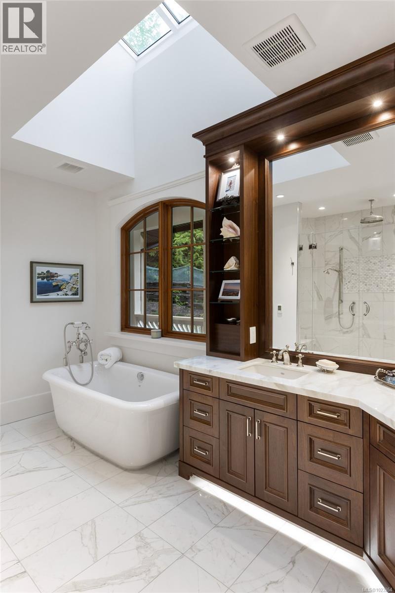  643 Southwood Drive, Highlands