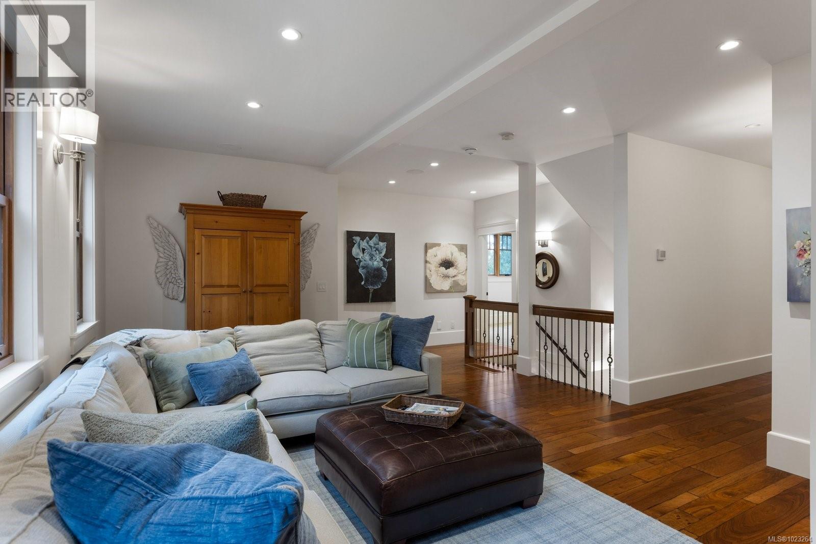  643 Southwood Drive, Highlands