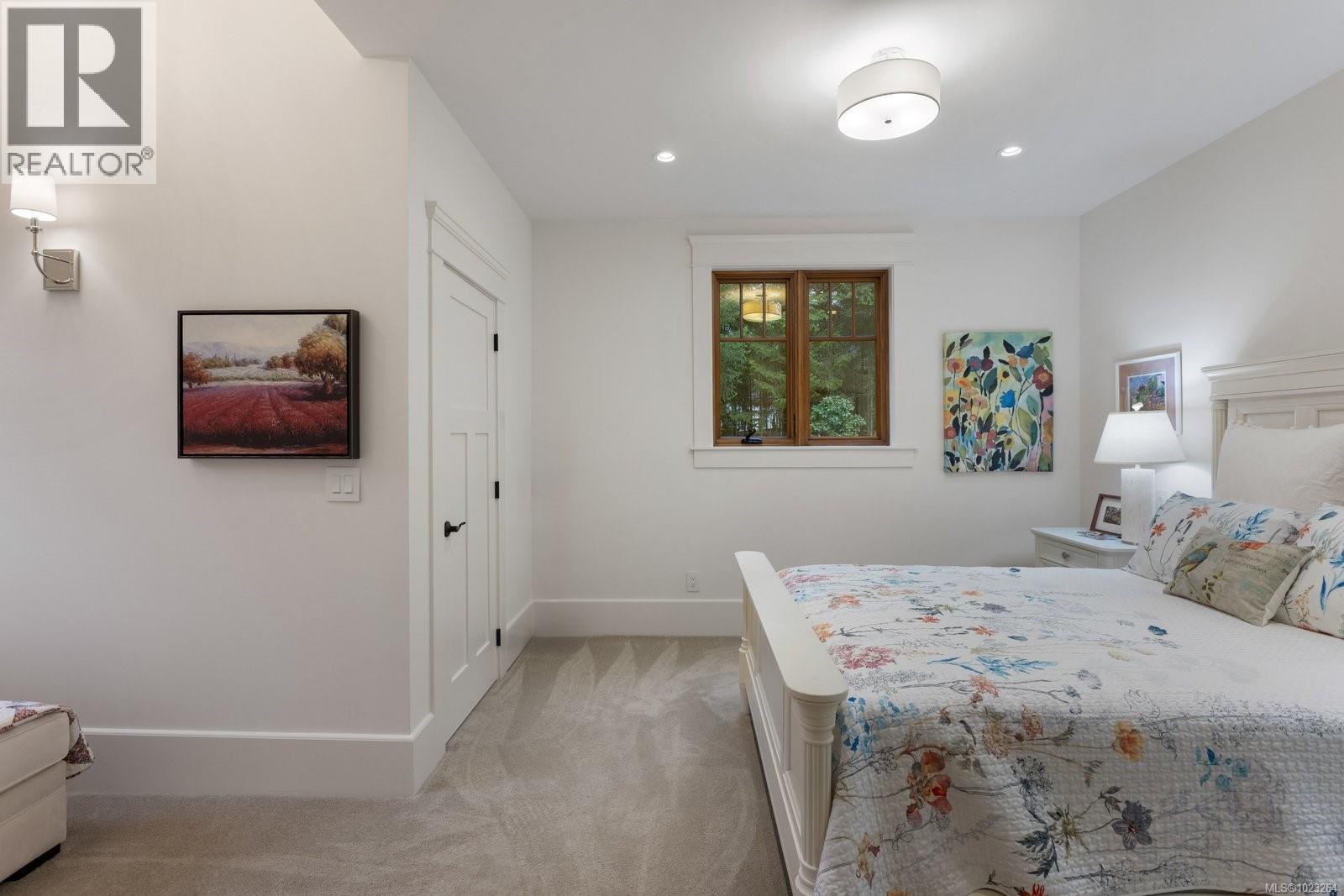  643 Southwood Drive, Highlands