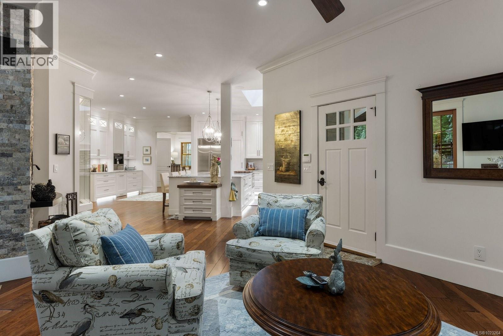  643 Southwood Drive, Highlands