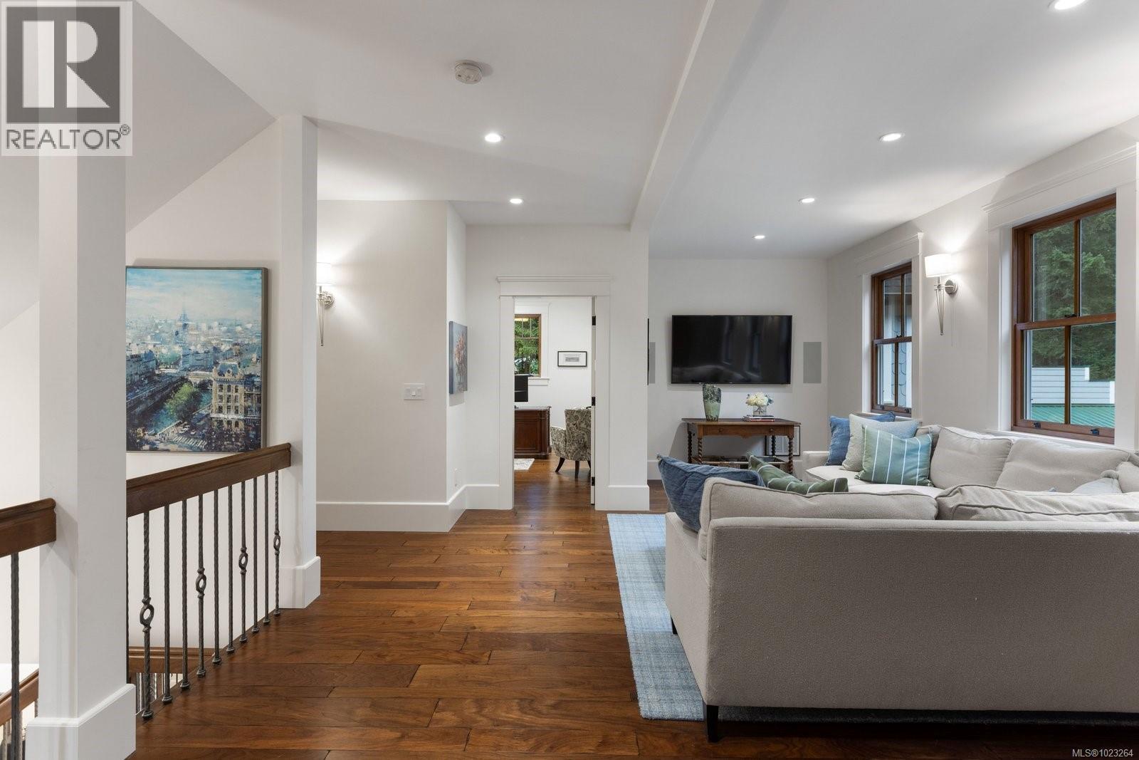  643 Southwood Drive, Highlands