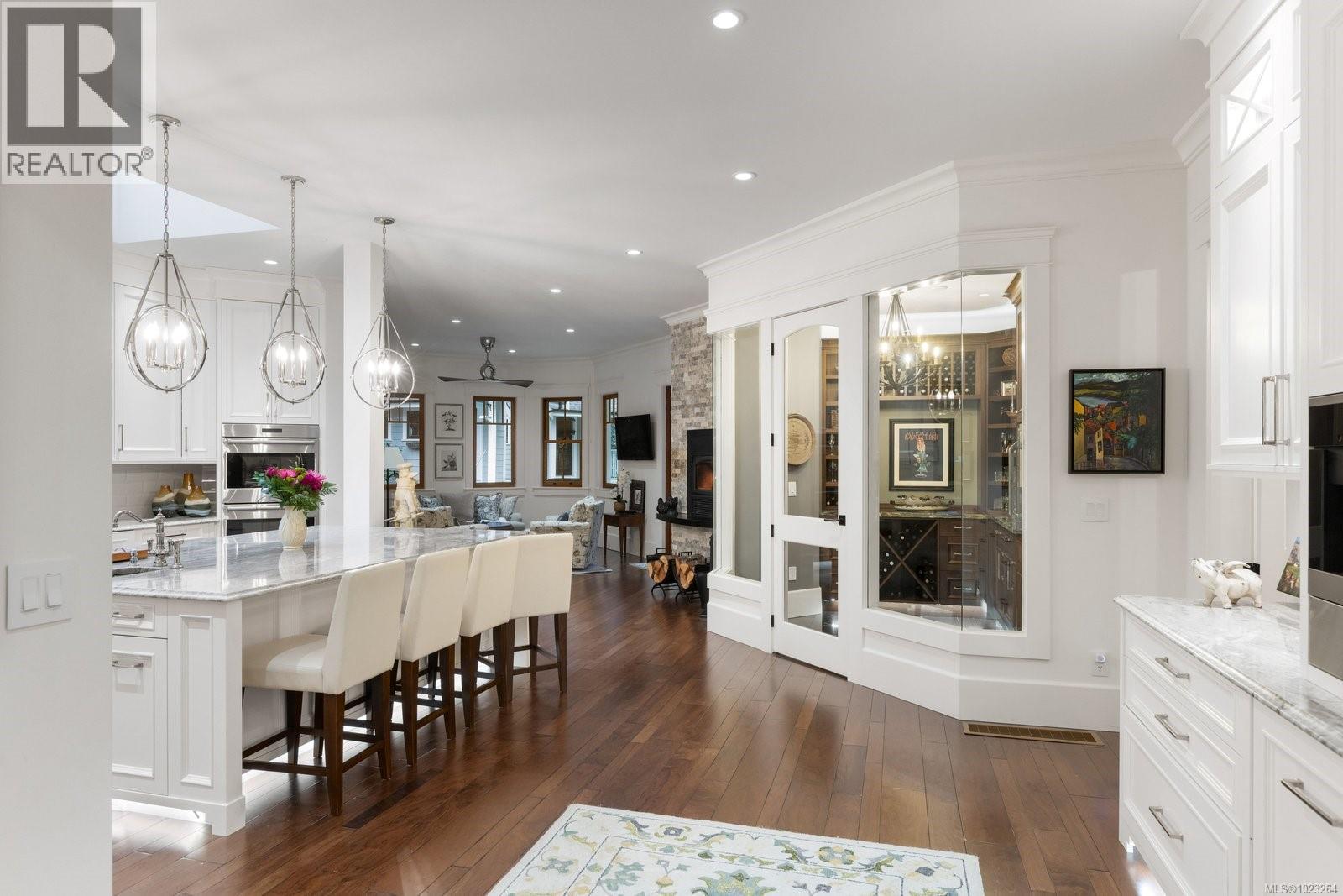  643 Southwood Drive, Highlands