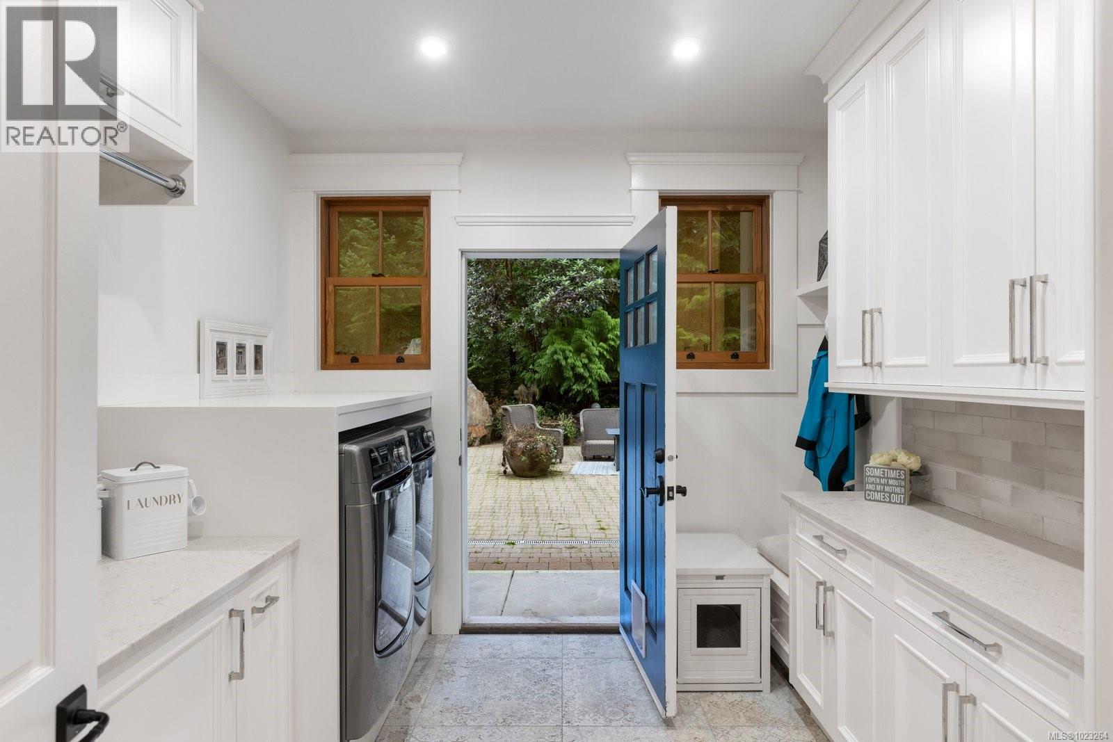  643 Southwood Drive, Highlands