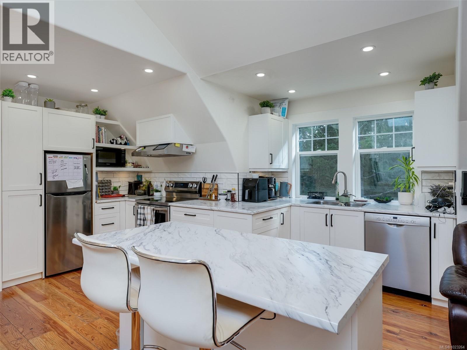  643 Southwood Drive, Highlands