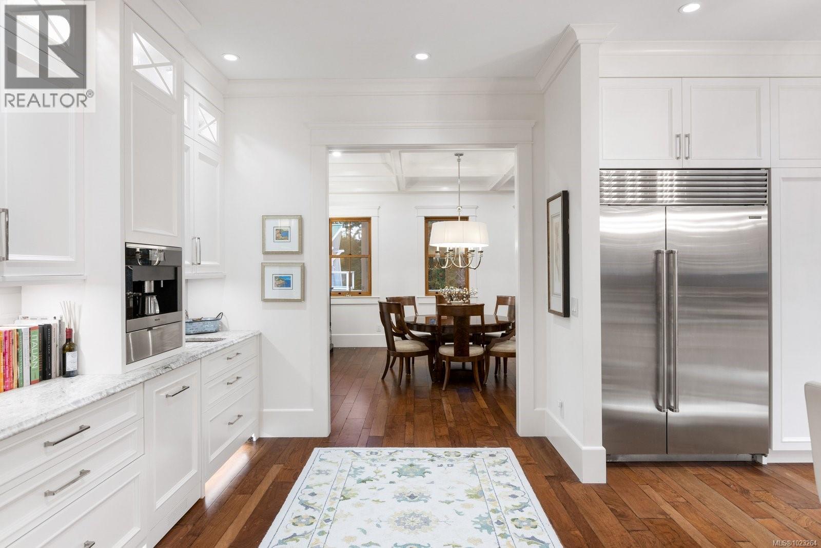  643 Southwood Drive, Highlands