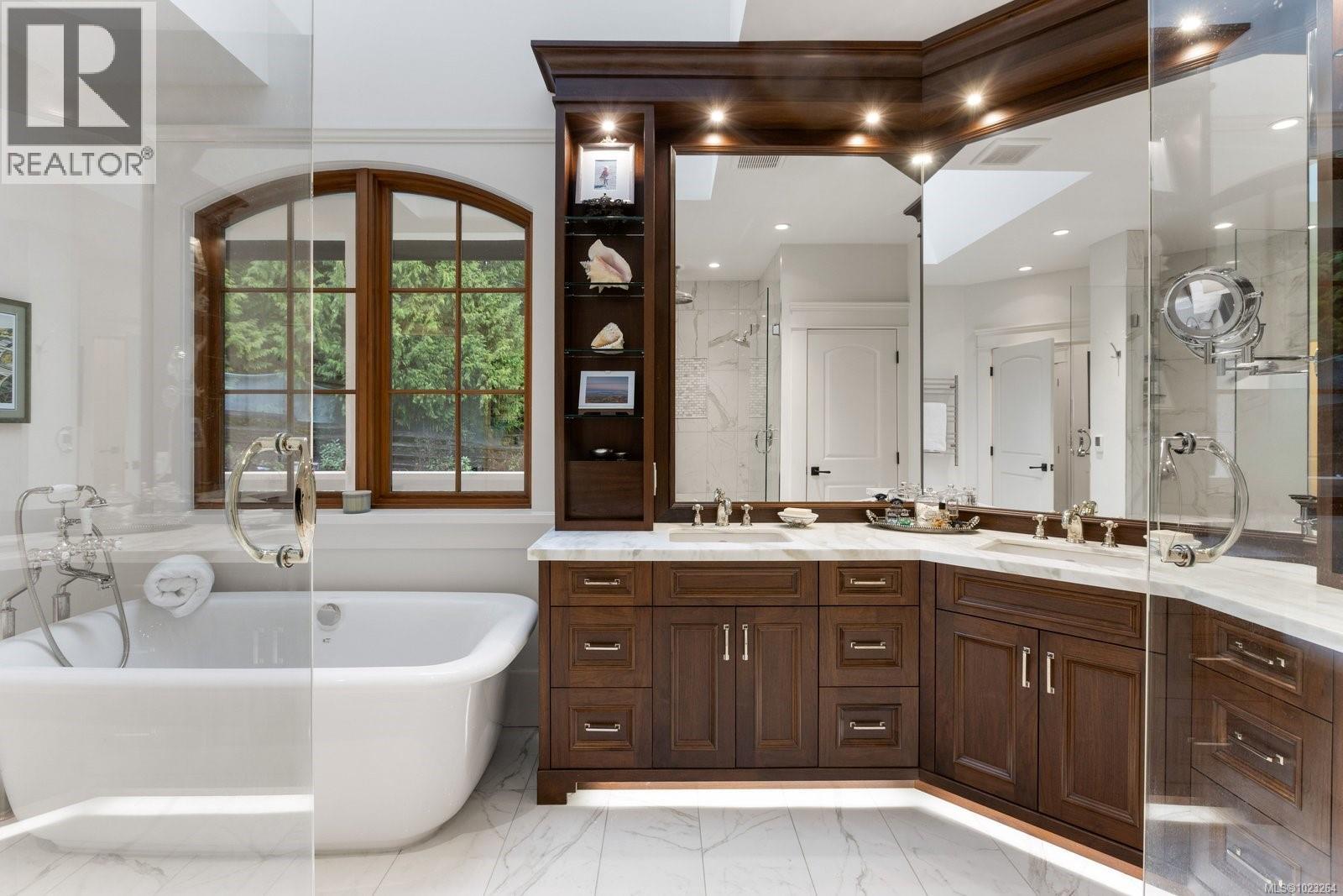  643 Southwood Drive, Highlands