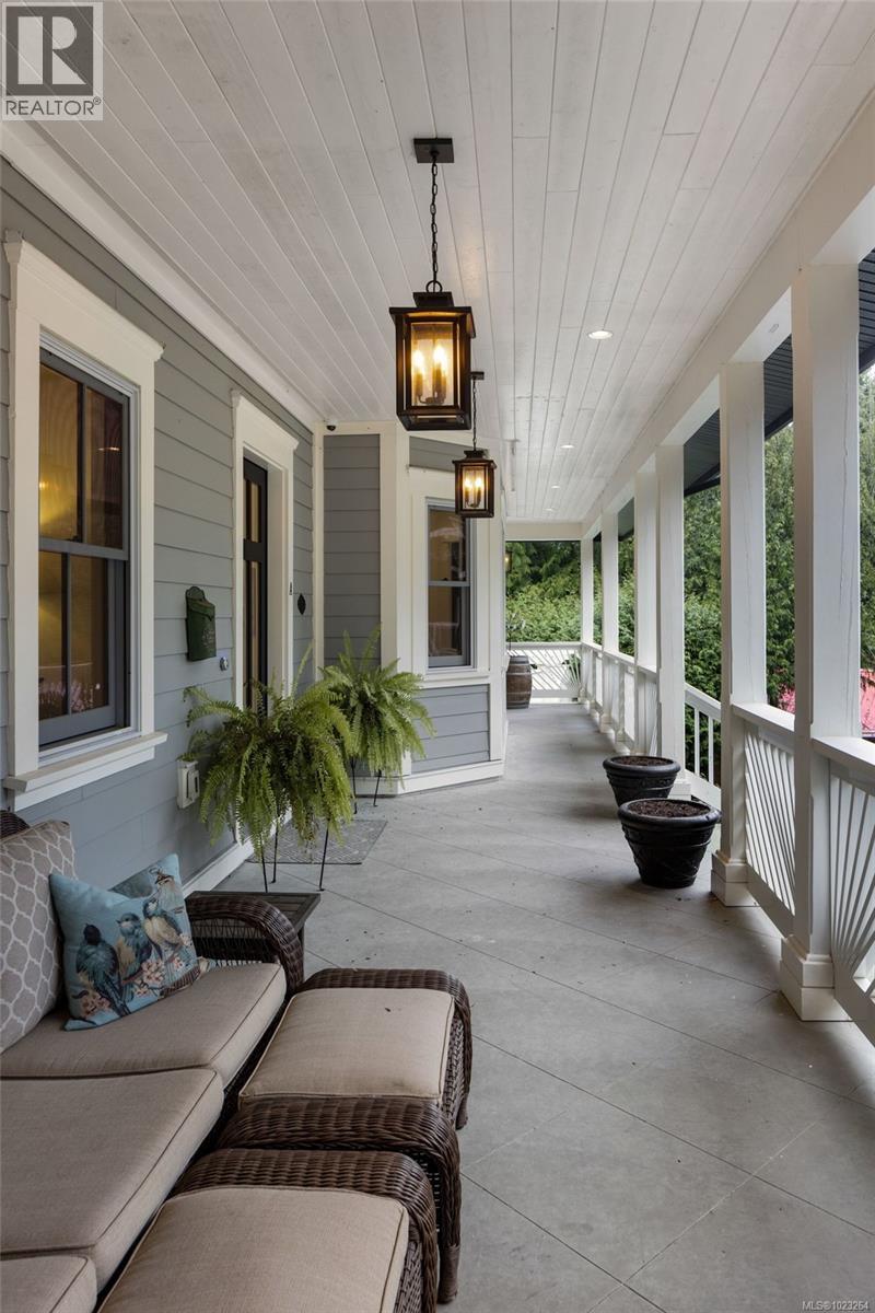  643 Southwood Drive, Highlands