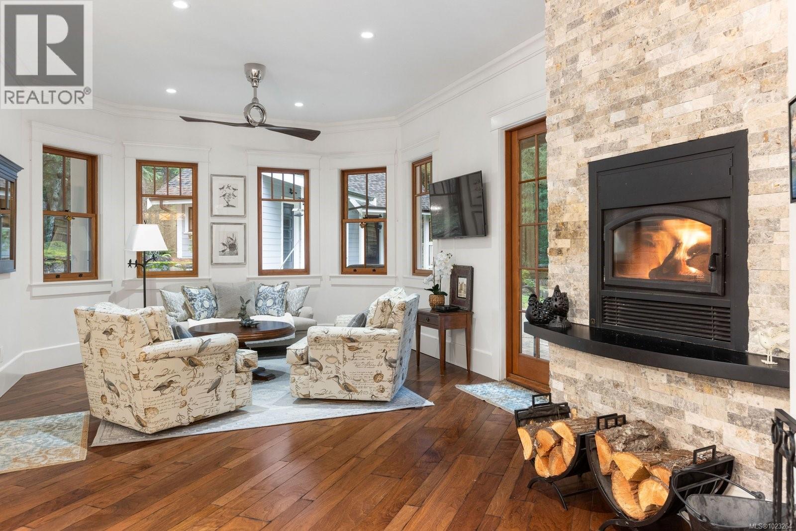  643 Southwood Drive, Highlands