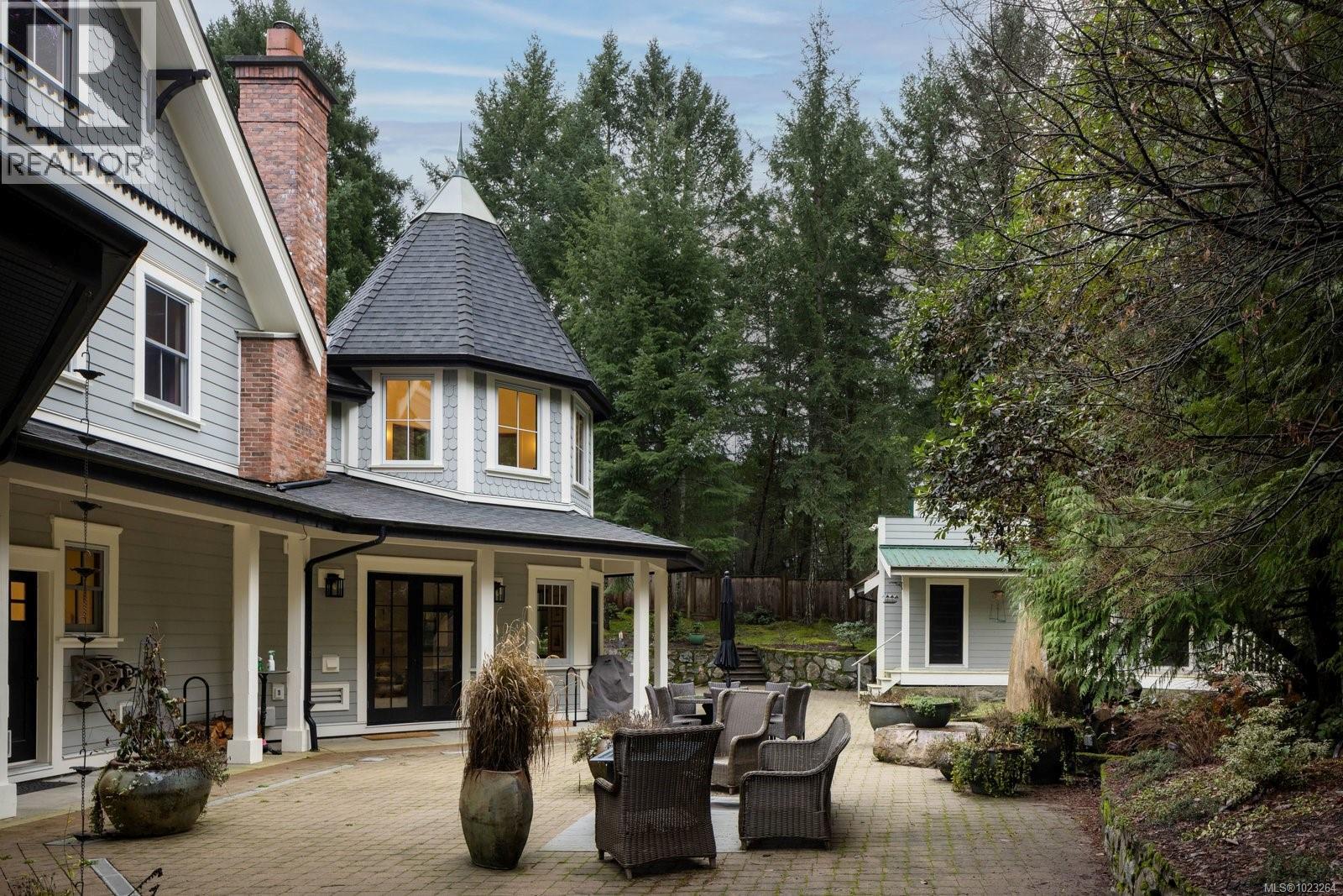  643 Southwood Drive, Highlands