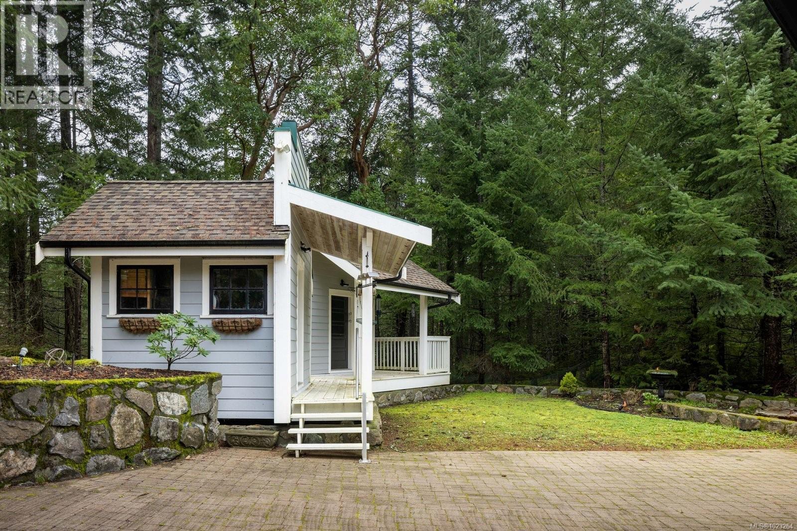  643 Southwood Drive, Highlands